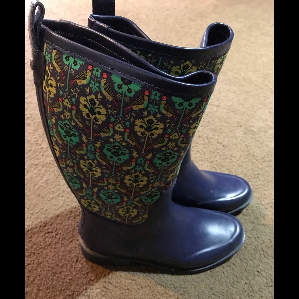 Woman’s tall mud rain boots by Ugg size 9